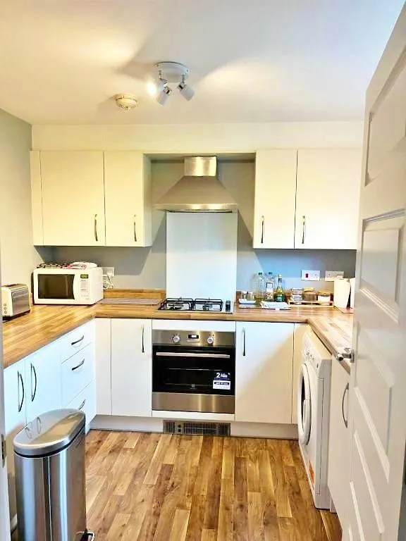 Newbuild - 3 Bedrooms, 2 Baths,5 Mins From Airport Edinburg Semesterbostad